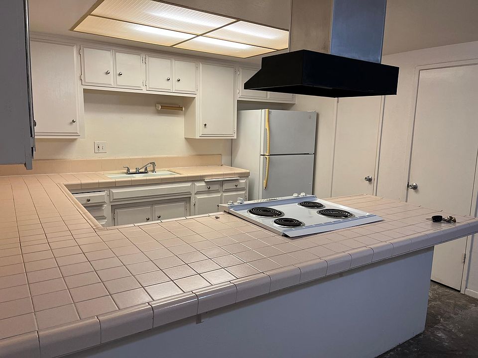 1st image of 451 Palm Dr APT C