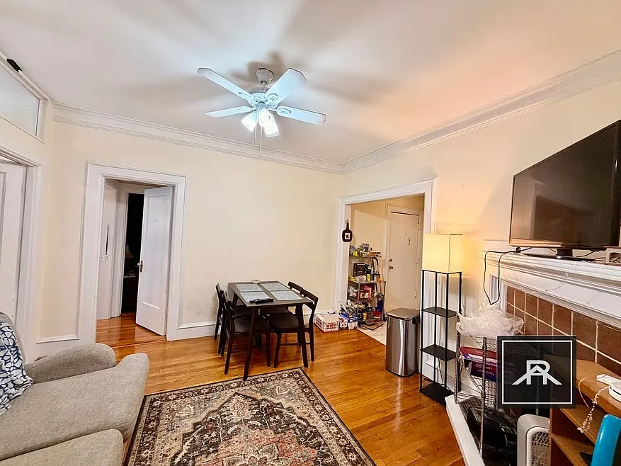 4 bed, 2.0 bath, 1000 sqft, $4,800 — Photo 3