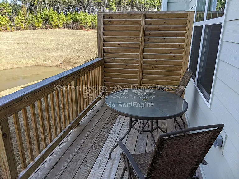 1035 Manorhaven Dr — Photo 2