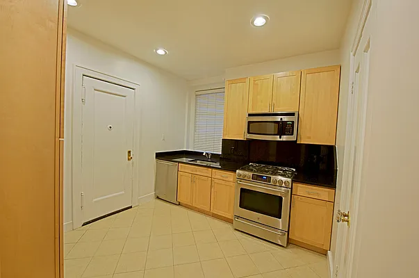 Rented by Stonehenge NYC LLC | media 40