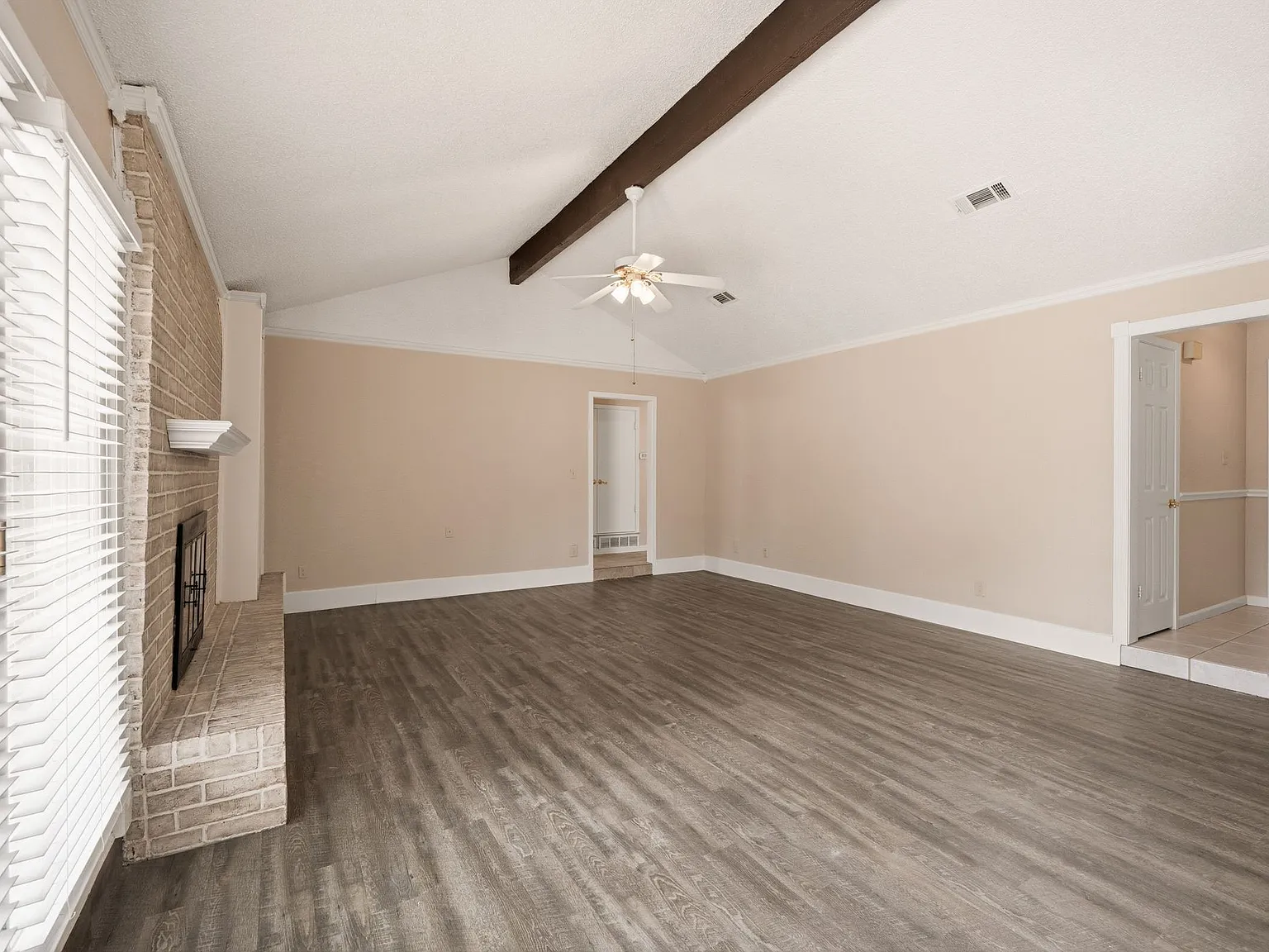 3 bed, 1574 sqft, $2,150 — Photo 4