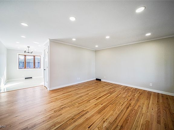 2nd image of 4417 Starlight Dr