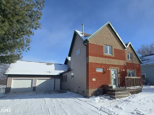 715 S Golf Course Rd, Forest City, IA 50436