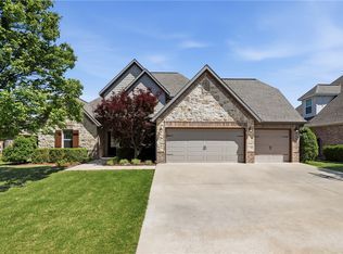 3901 Lexington Dr, Rogers, AR 72758