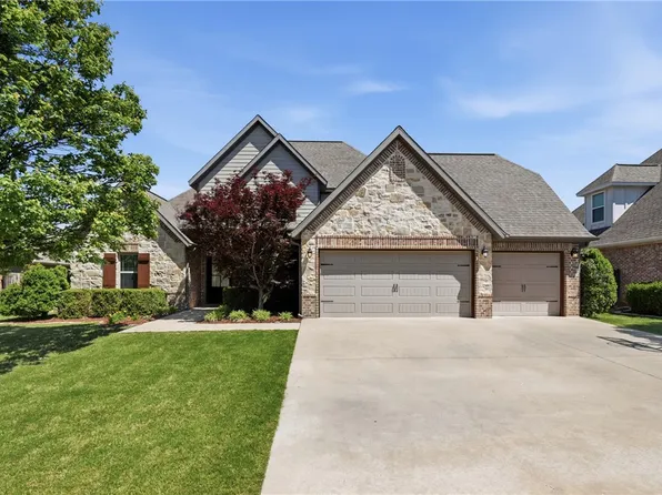 3901 Lexington Dr, Rogers, AR 72758