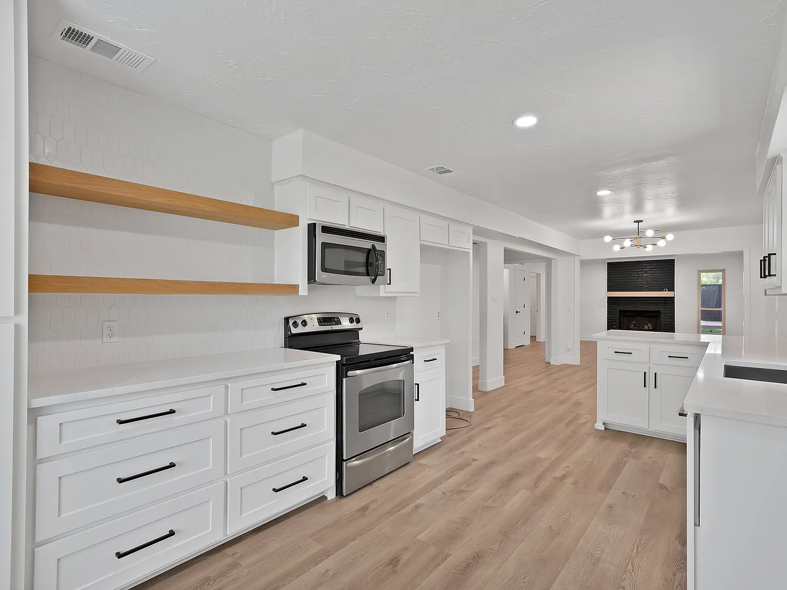 3 bed, 1701 sqft, $2,850 — Photo 2