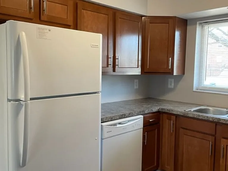 Apartment off 28th and Clyde Park Available — Photo 98