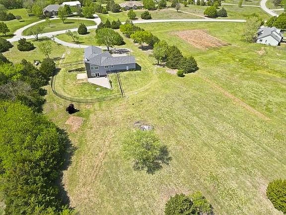 4th image of 6970 SW Stone Gap Rd