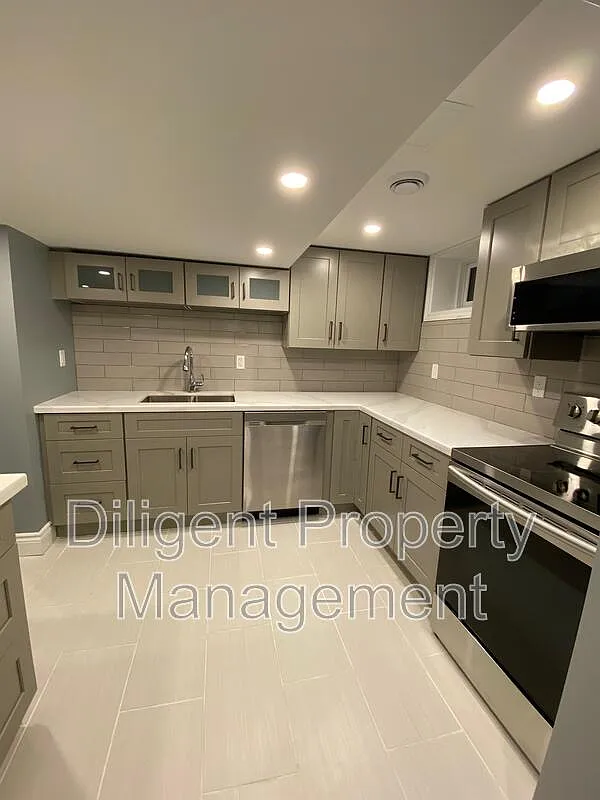 2 bed, 1.0 bath, $1,850 — Photo 1