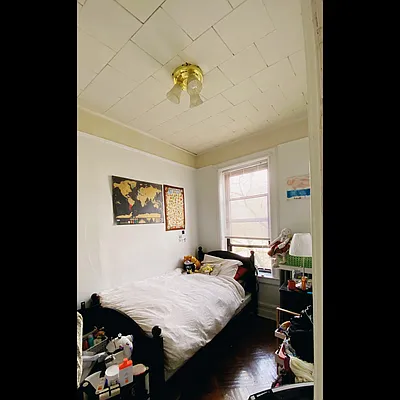 Rented by Windsor Homes Realty Corp | media 48