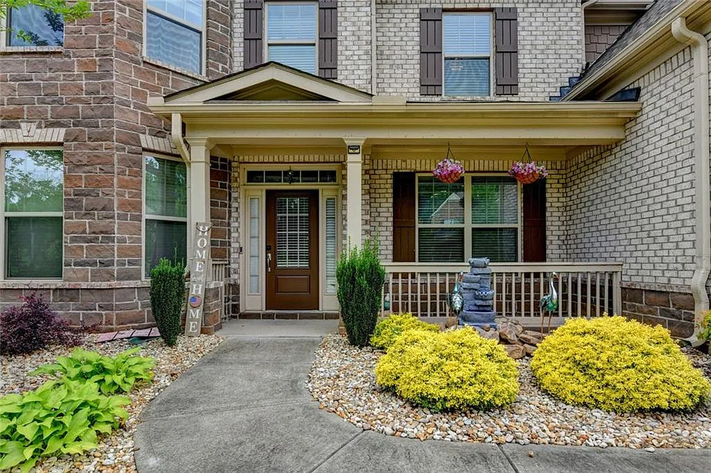 5 bed, 4.0 bath, 3657 sqft, $3,750 — Photo 2