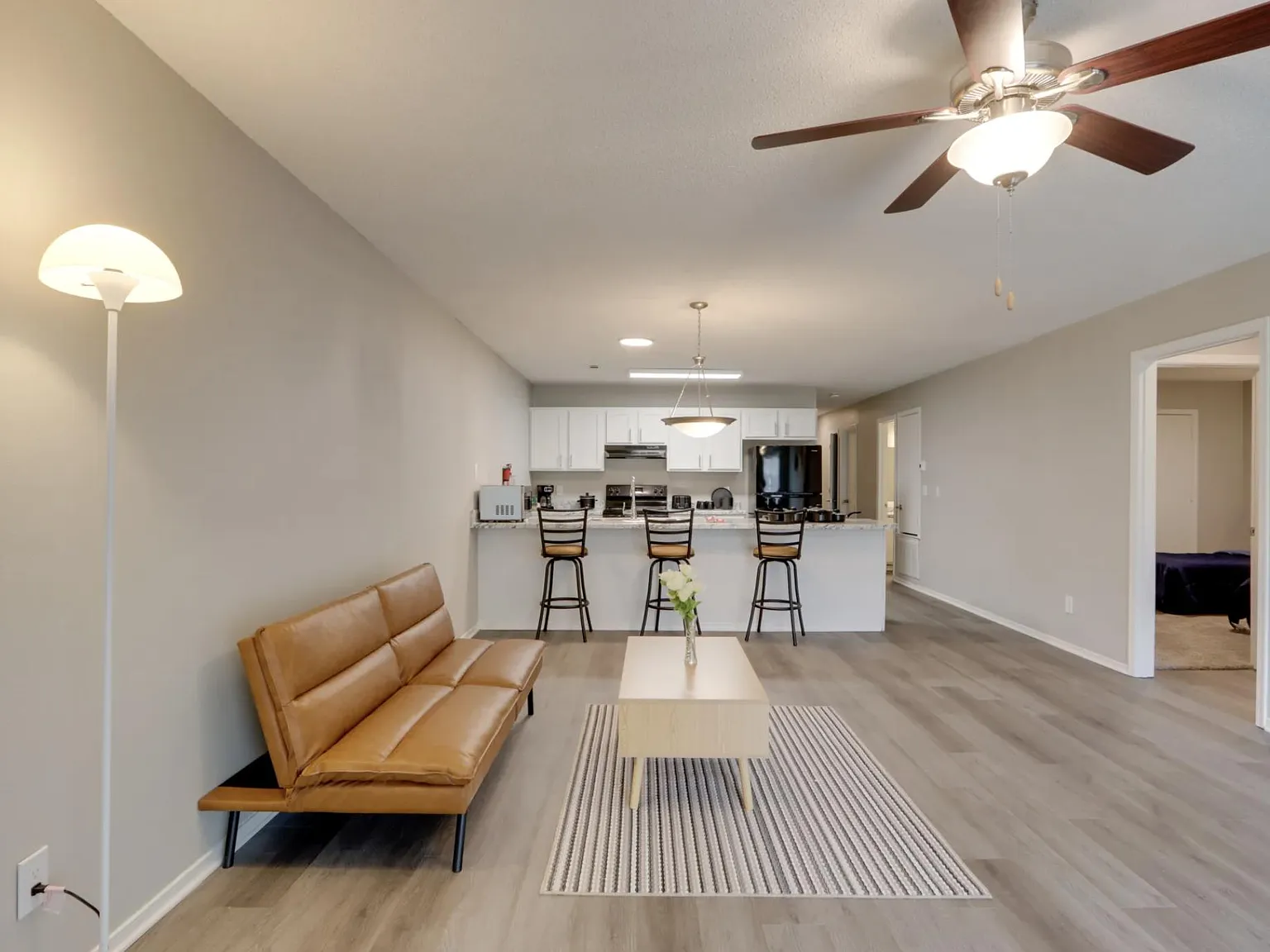 3 bed, 1400 sqft, $2,200 — Photo 2