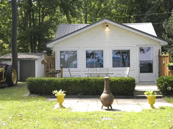 9889 Lake Rd, Lambton Shores, ON N0M 1T0