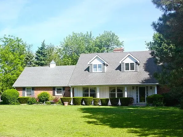 2 Heather Ln, Oak Brook, IL 60523