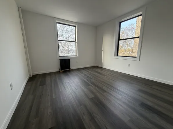 720 Riverside Drive image 3 of 6