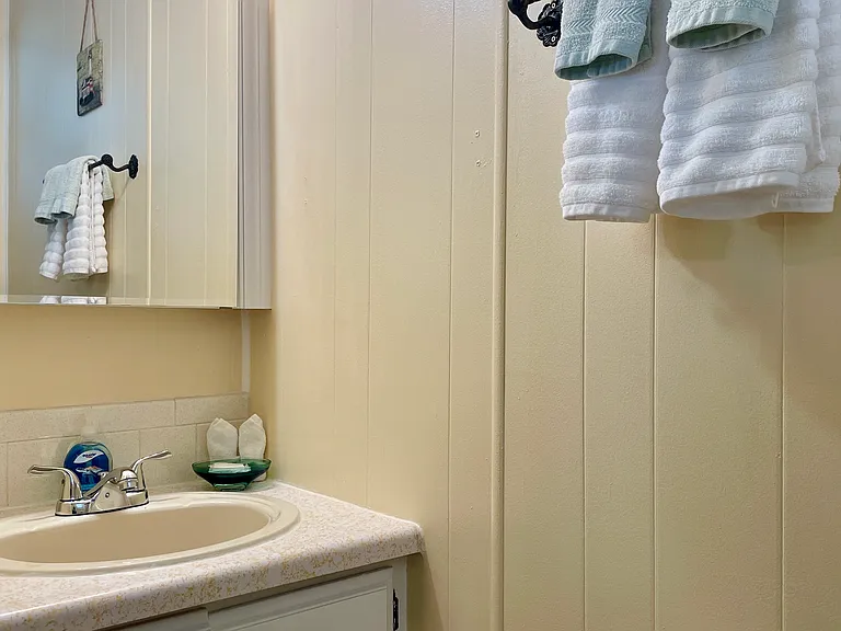 1016 Nell Way — Photo 27