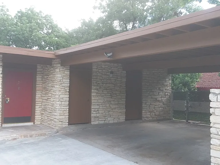 121 Riviera Dr — Photo 2