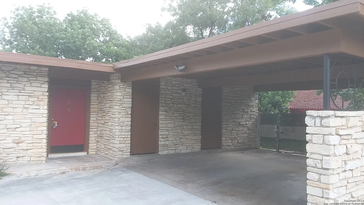 Building Photo - 121 Riviera Dr