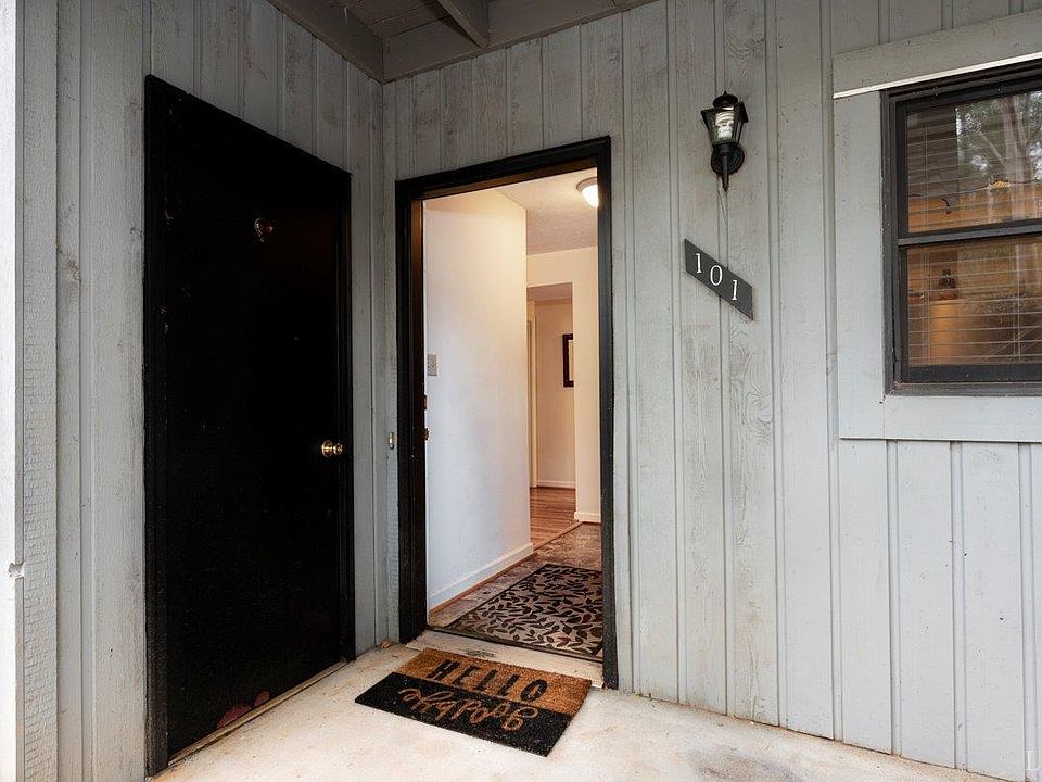 1st image of 1926 Canterbury Ct APT 101
