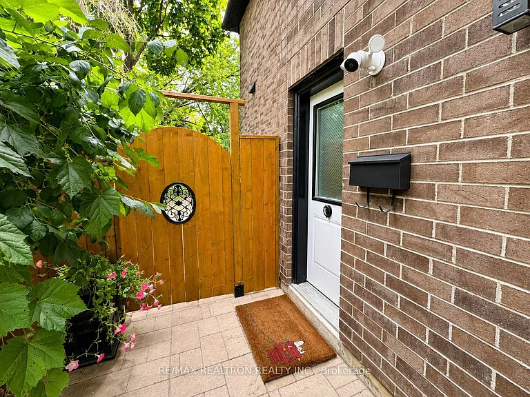 318 Andrew St #BASEMENT — Photo 1