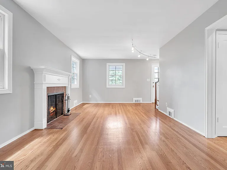 4306 Alton Pl NW — Photo 5