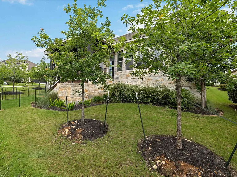 401 Sitlington Ln — Photo 29