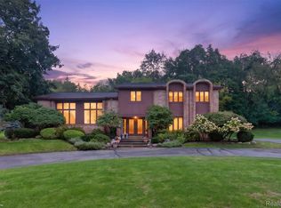 7115 Paterese Dr, Bloomfield Hills, MI 48301