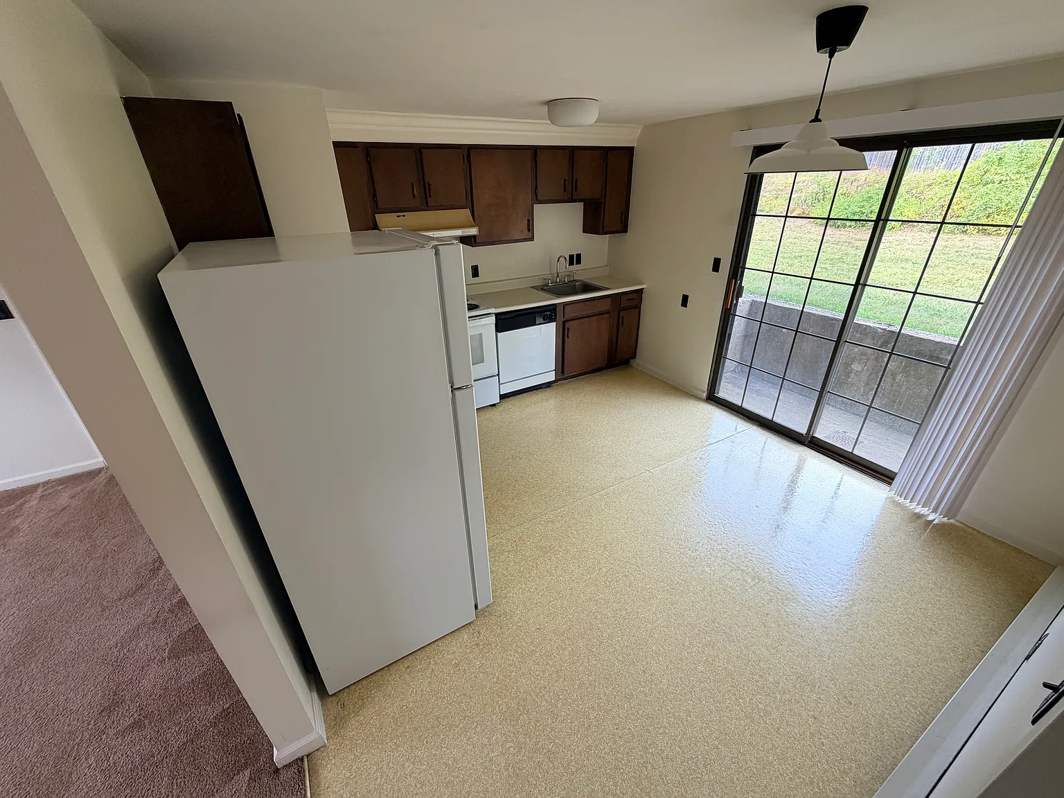 2 bed, 819 sqft, $1,600 — Photo 2
