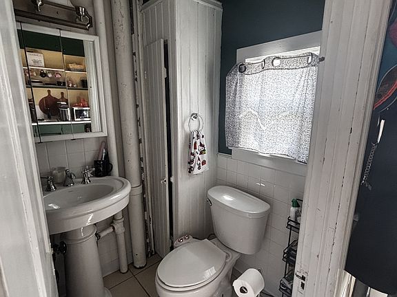5th image of 914 Washington St #1