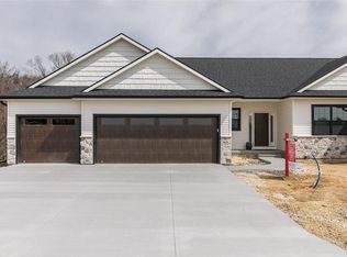 5631 Meadow Grass Cir SE, Cedar Rapids, IA 52403