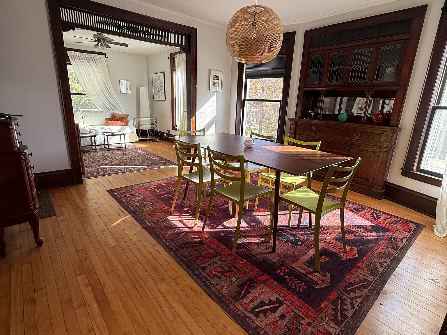 3 bed, 1300 sqft, $2,600 — Photo 2