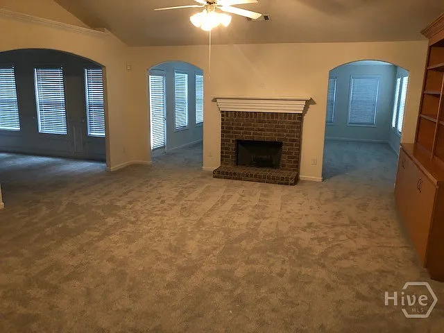 225 Lexington Cir — Photo 9