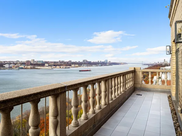 140 Riverside Drive image 2 of 16