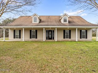 10 Pin Oak Ct, Picayune, MS 39466