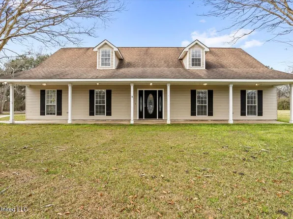 10 Pin Oak Ct, Picayune, MS 39466