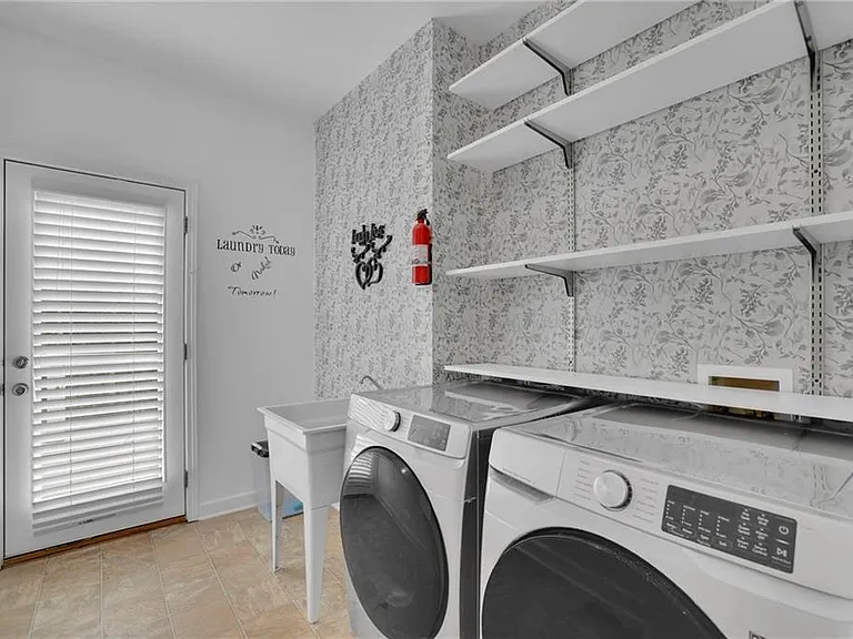 902 Whistler Ln — Photo 6
