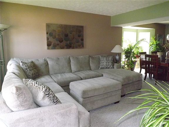 3rd image of 6718 Hollingsworth Dr