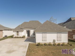 127 Olivewood Dr, Lafayette, LA 70508