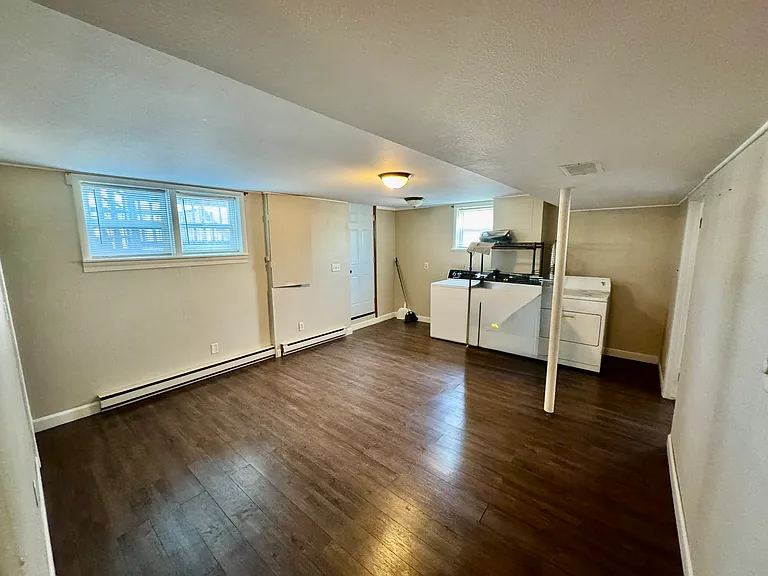 404 Anamosa St — Photo 17