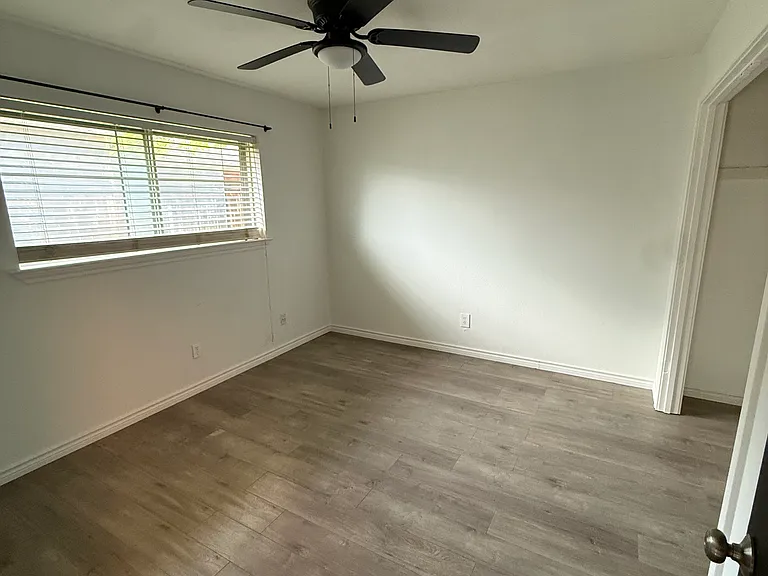 806 Kathrine Ct — Photo 7