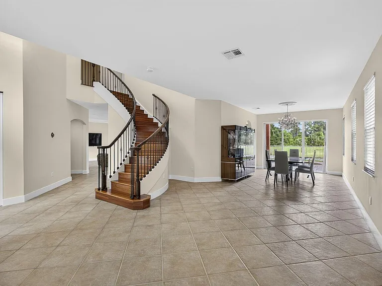 1724 Annandale Cir — Photo 13