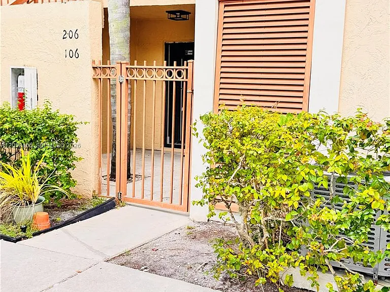 3939 NE 5th Ave #C106 — Photo 24