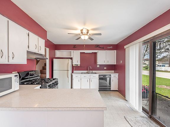 4th image of 34 Emery Dr