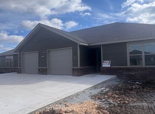 1149 Center Court Cir, Grove, OK 74344