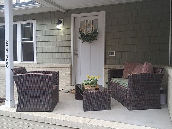 2nd image of 8428 Robins Neck Rd