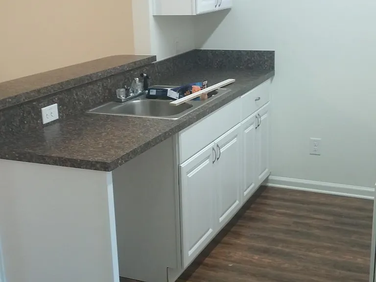 867 W Elm St — Photo 2
