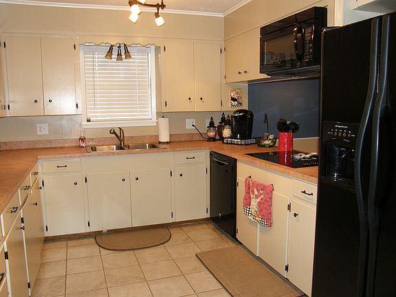 5th image of 228 Karle St