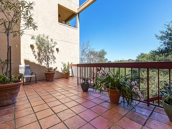2nd image of 25912 Hayward Blvd APT 218