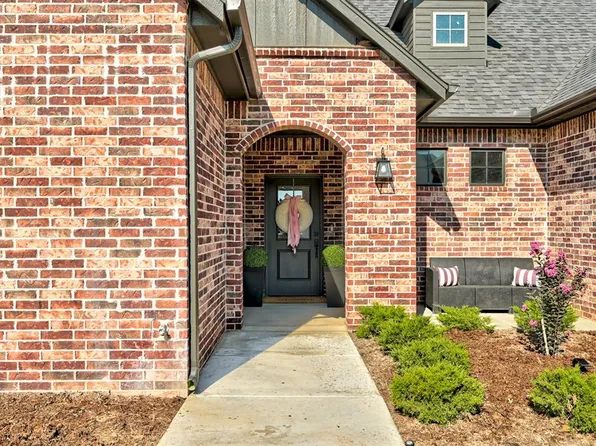 8003 Goldfinch Dr, Guthrie, OK 73044