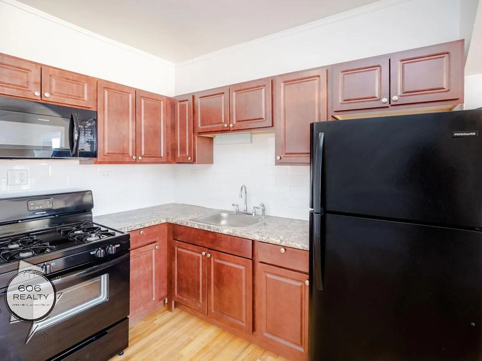 Cicero apartments! 5701-03 W Cermak Rd - 2206-2208 S 57th Ave — Photo 2